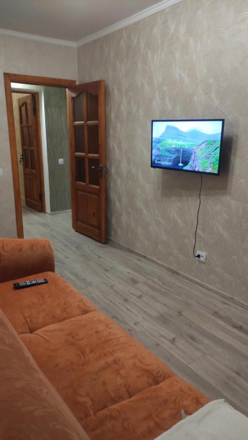 Apartments Near The Trinity Church On Dovzhenko Street,102 Chernihiv Exterior photo
